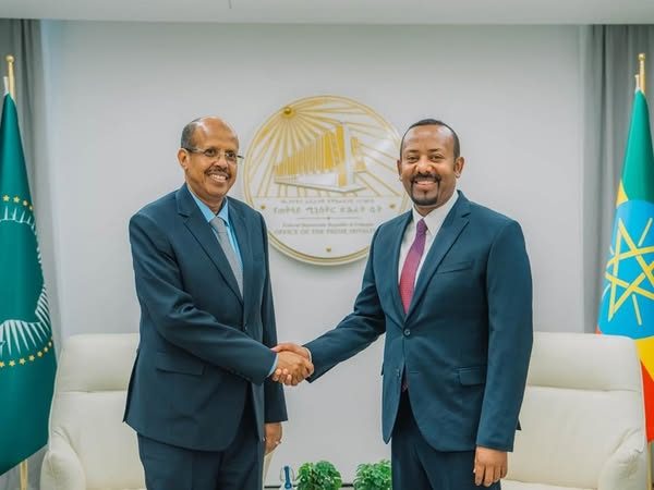Read more about the article ጠቅላይ ሚኒስትር ዐቢይ አሕመድ(ዶ/ር) ከአፍሪካ ኅብረት ኮሚሽን ሊቀ መንበር ማሕሙድ ዓሊ የሱፍ ጋር ተወያዩ