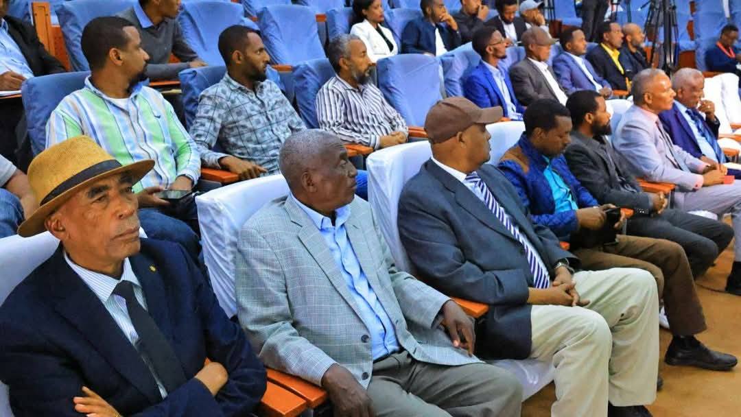 Read more about the article ኮሚሽኑ በአማራ ክልል ከሚገኙ ተጽዕኖ ፈጣሪ ግለሰቦች ጋር እየተወያየ ነው