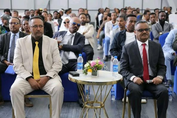 Read more about the article ከሸማችነት ወደ አምራችነት የሚደረገው ጉዞ የኢንዱስትሪውን ዘርፍ ከፍ ለማድረግ ይረዳል – አቶ ጃንጥራር አባይ