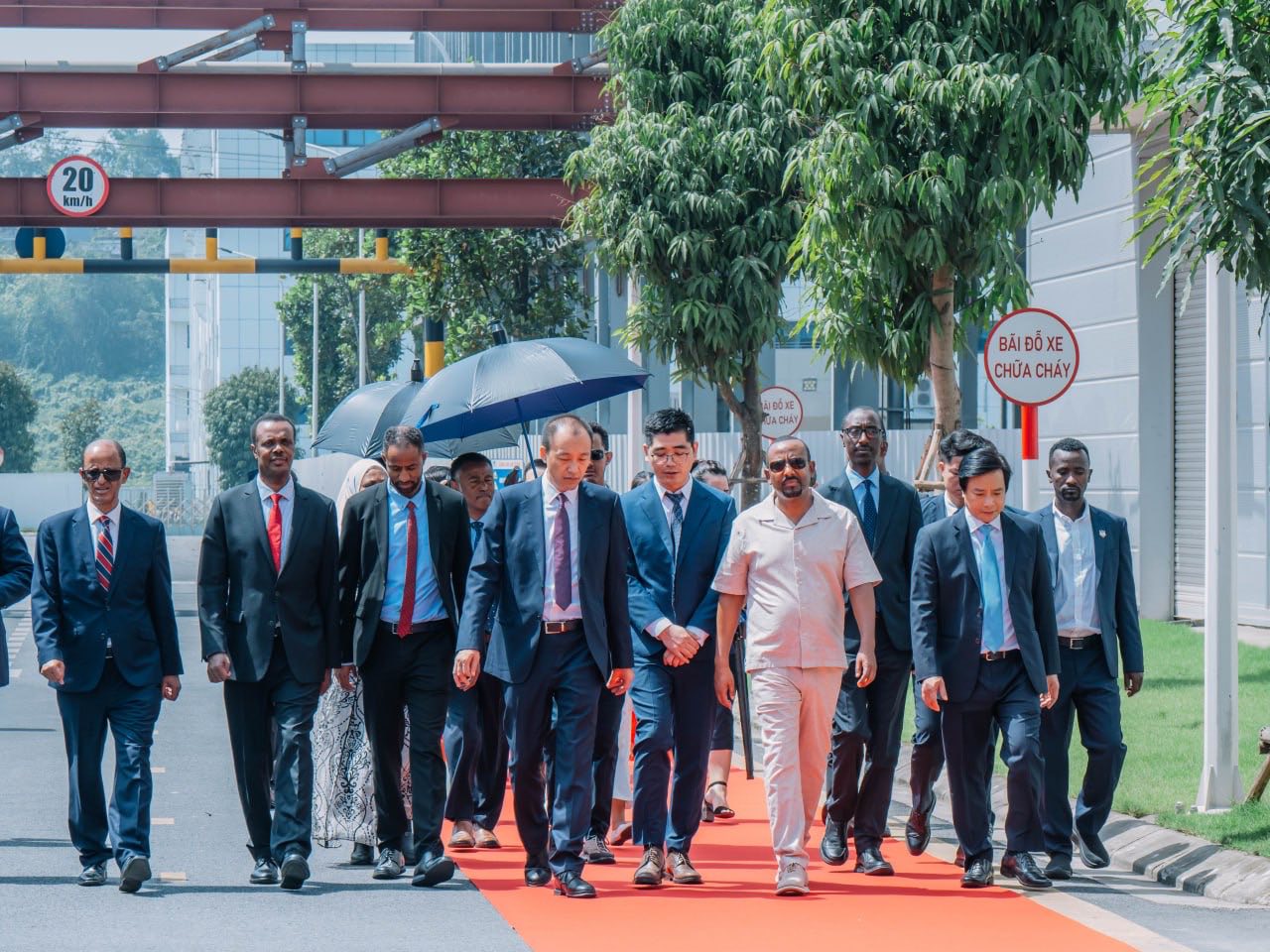 Read more about the article ጠቅላይ ሚኒስትር ዐቢይ አሕመድ (ዶ/ር) ለይፋዊ የስራ ጉብኝት ቬትናም ገብተዋል