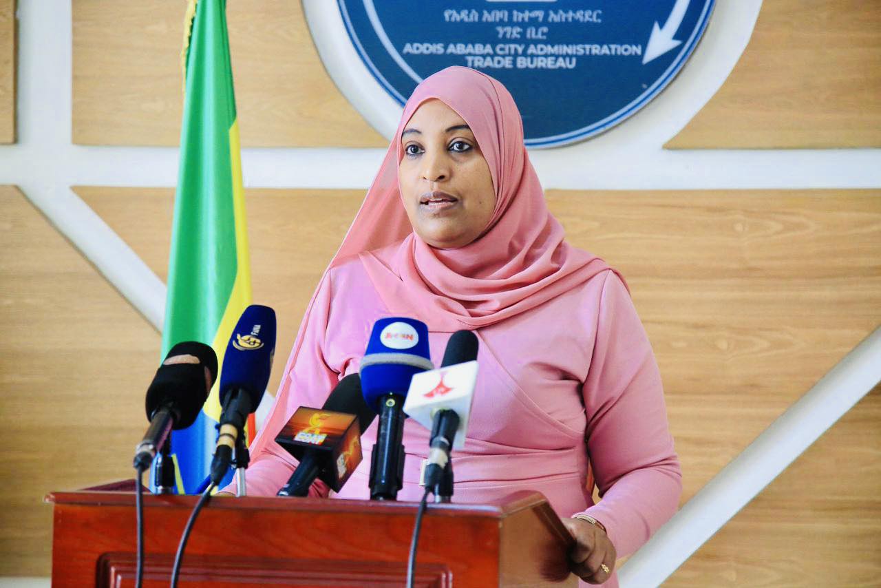 Read more about the article ከትንሳኤ በዓል በተያያዘ ምንም አይነት የምርት አቅርቦት እጥረት እንዳይከሰት ገበያዉን የማረጋጋት ስራ ተከናዉኗል – የአዲስስ አበባ ንግድ ቢሮ
