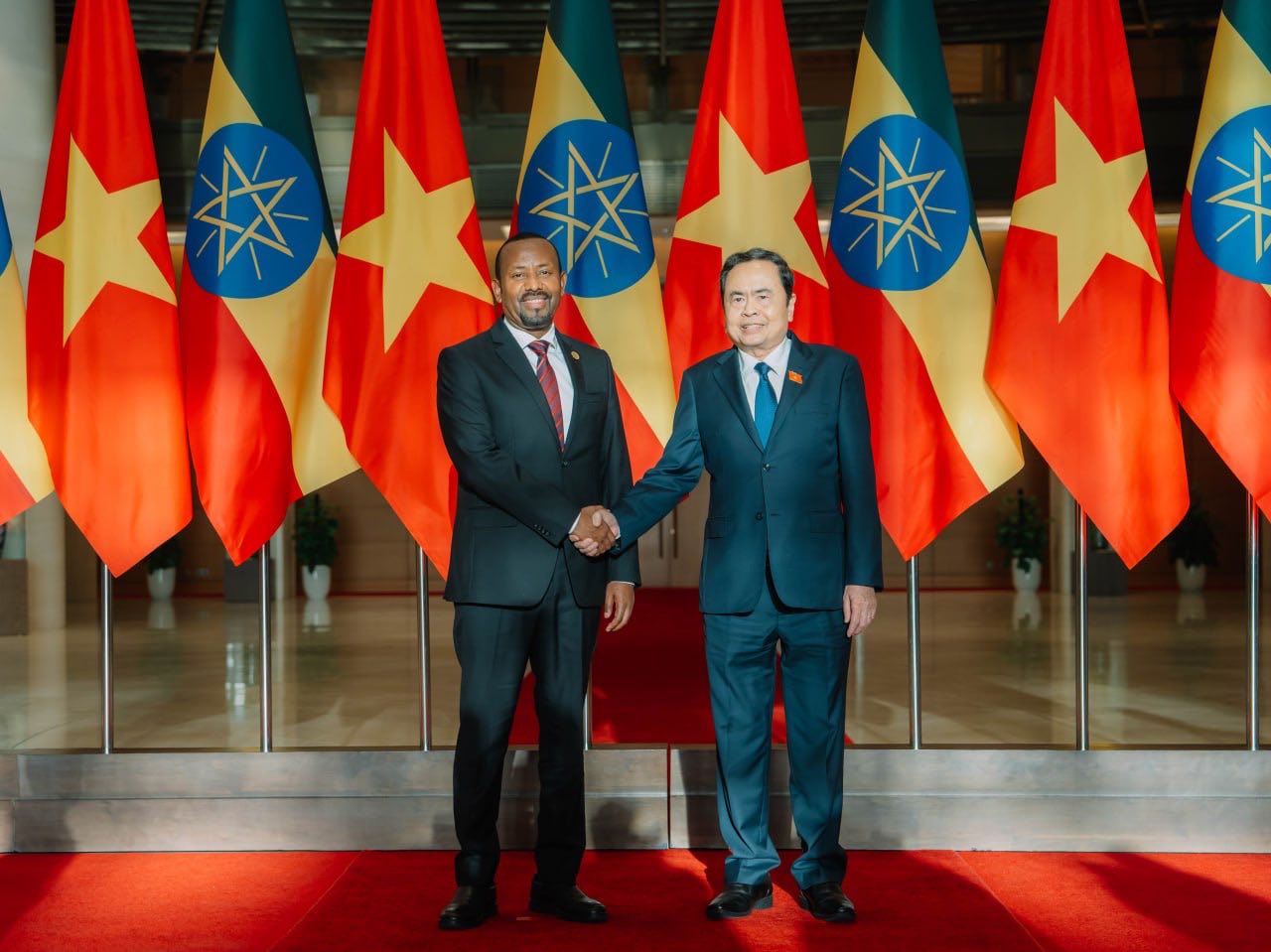 Read more about the article ጠቅላይ ሚኒስትር ዐቢይ አሕመድ (ዶ/ር) ከቬይትናም ፕሬዝዳንት ጄነራል ሉዎንግ ኩዎንግ ጋር ተወያዩ