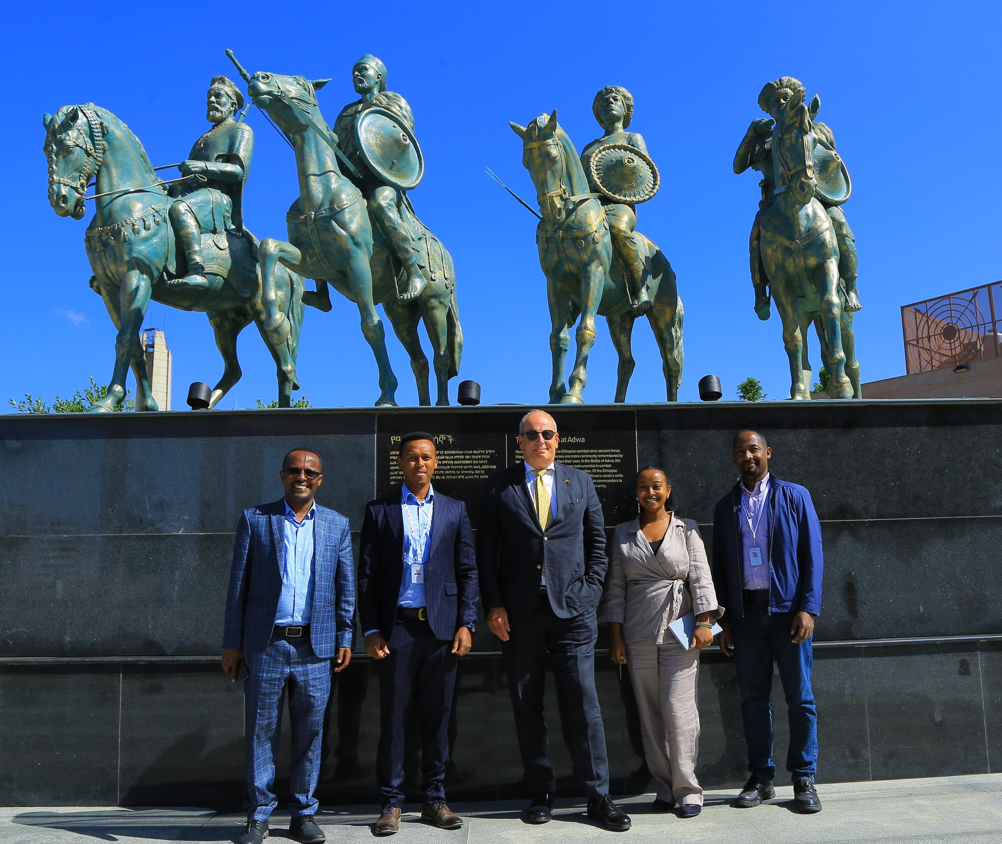 Read more about the article በኢትዮጵያ የጀርመን አምባሳደር ጄንስ ሀኔፌልድ የዓድዋ ድል መታሰቢያን ጎበኙ