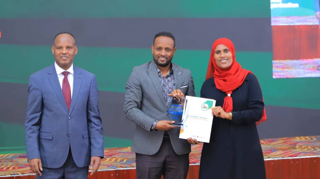 Read more about the article ኤ ኤም ኤን ላበረከተው የላቀ የዘገባ አስተዋፅዖ እውቅና አገኘ
