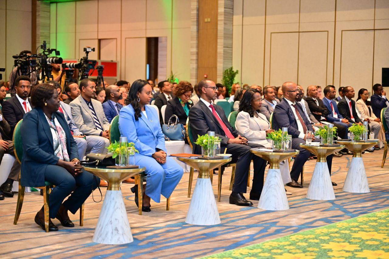 You are currently viewing ጽዱ ኢትዮጵያ ምርታማነትን በማሳደግ ማህበራዊ መስተጋብርን እንደሚያጠናክር አቶ አደም ፋራህ ገለጹ