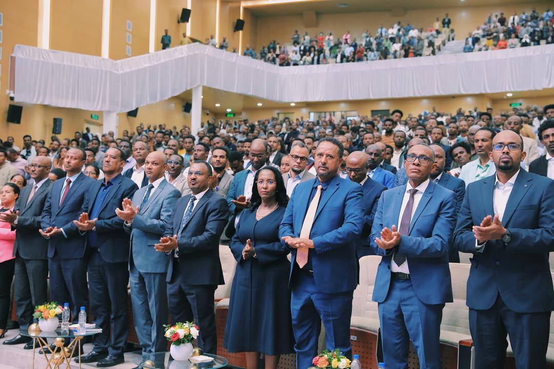 Read more about the article የመንግስት ሰራተኞቻችንን በጅምላ ከመዉቀስ ወጥተን ችግር ያለባቸዉን እያረምን፤ ጥፋተኞቹን እያጋለጥንና ተጠያቂ እያደረግን ህዝባችንን በላቀ ትጋትና ታማኝነት ማገልገላችንን አጠናክረን እንቀጥላለን ሲሉ ከንቲባ አዳነች አቤቤ ገለጹ
