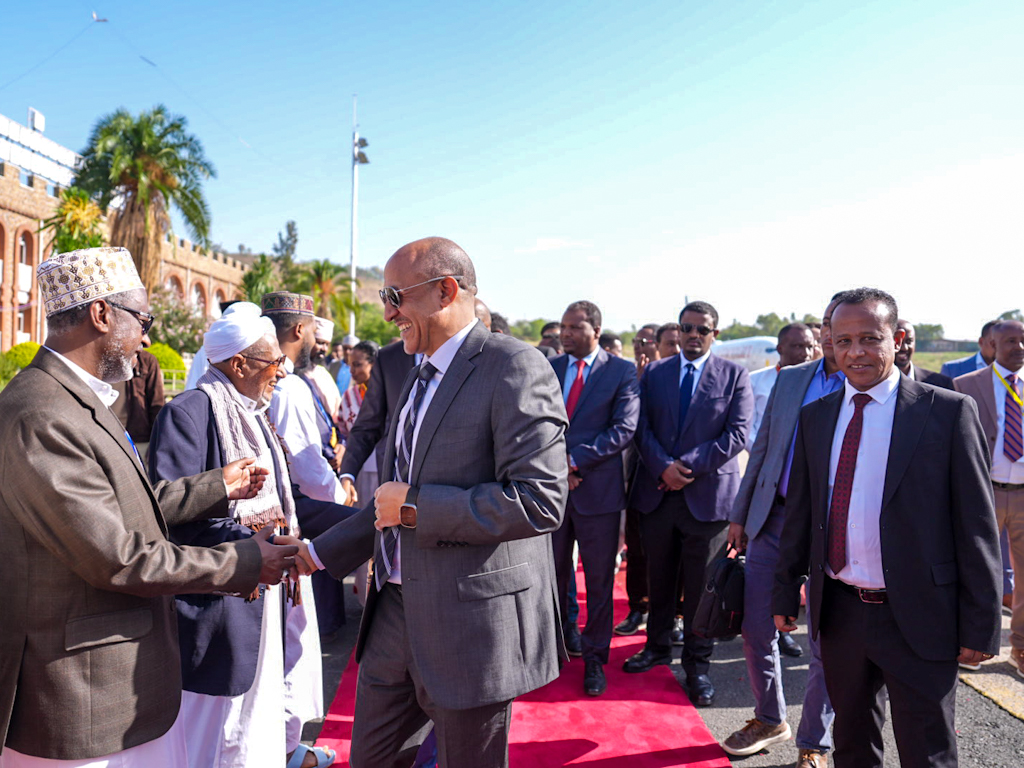 Read more about the article አቶ ተመስገን ጥሩነህ በጎንደር ከተማ አምራች ኢንዱስትሪዎችን በመመረቅ ልዩ ልዩ የልማት ሥራዎችን እንደሚጎበኙ ገለጹ
