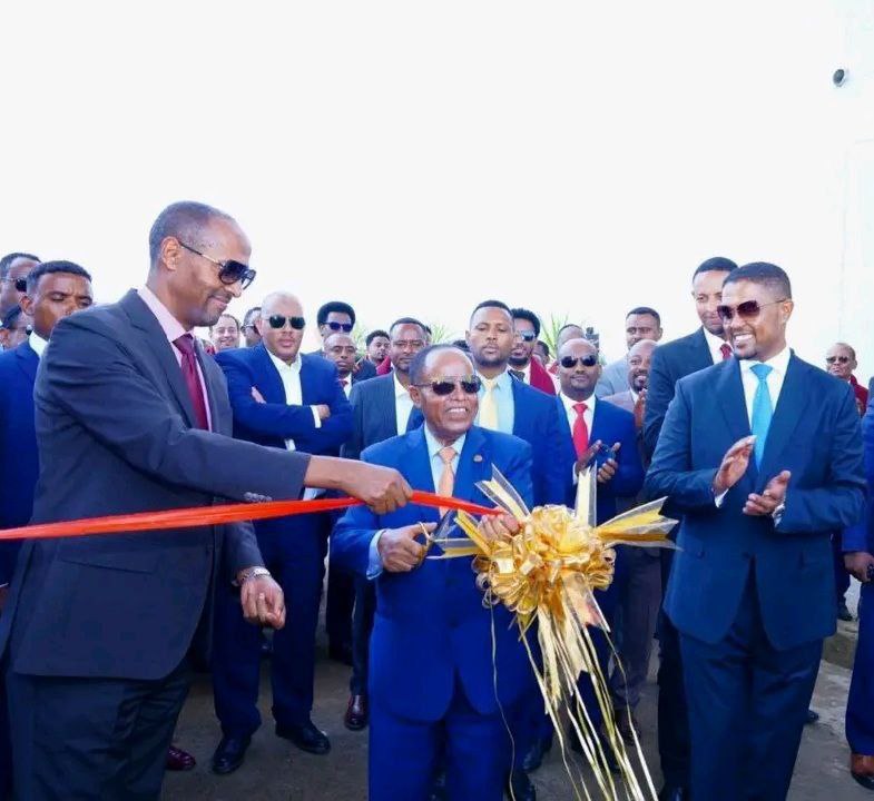 Read more about the article የኢፌዴሪ ፕሬዝዳንት ታዬ አጽቀስላሴ በጊንጪ ከተማ አቅራቢያ የተገነባውን ኬኛ ቤቬሬጅን በይፋ መርቀዋል