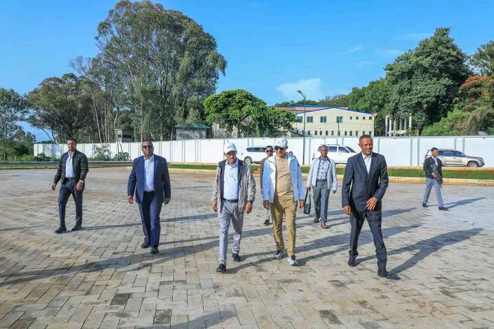 You are currently viewing ብርቱ የሥራ ክንዶች ባህርዳርን ወደ አዲስ ምዕራፍ እያሸጋገሯት መሆኑን ምክትል ጠቅላይ ሚኒስትር ተመስገን ጥሩነህ ገለጹ