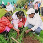 Read more about the article ከንቲባ አዳነች አቤቤ ከኮሙኒኬሽን እና ሚዲያ ባለሙያዎች ጋር በቀበና ወንዝ ዳርቻ የችግኝ ተከላ መርሃ ግብር አካሄዱ