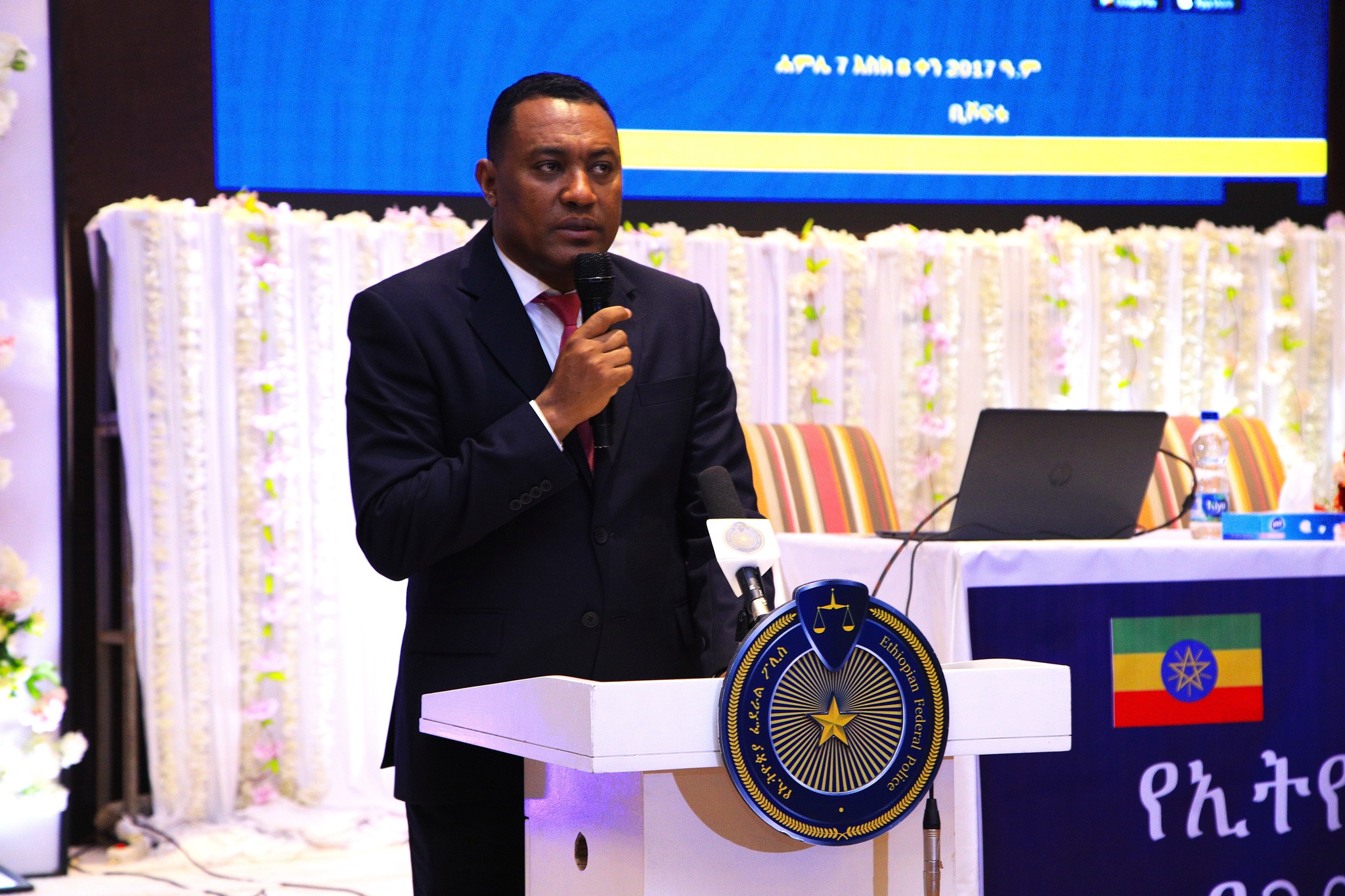 You are currently viewing ጠላቶች በየአቅጣጫው ሃገሪቱን ለማፍረስ ሲያከናወኑ የነበሩትን የሽብር እንቅስቃሴ መመከት መቻሉን የኢትዮጵያ ፌደራል ፖሊስ አስታወቀ