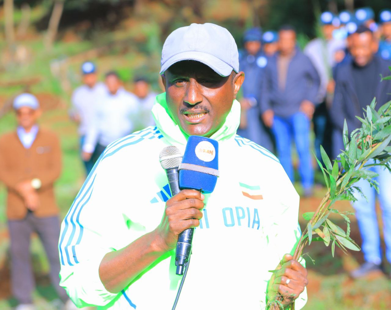 You are currently viewing የአዲስ አበባ ከተማ ደንብ ማስከበር አመራርና ሠራተኞች የችግኝ ተከላ መርሐ ግብር አካሄዱ