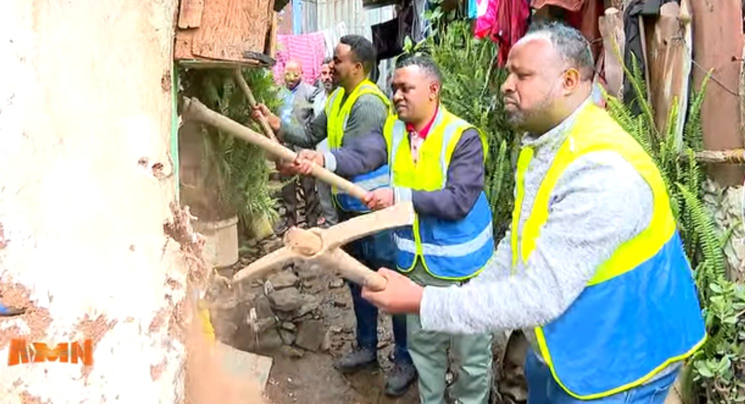 You are currently viewing የአዲስ አበባ ከተማ ተፎካካሪ የፖለቲካ ፓርቲዎች የጋራ ምክር ቤት አባላት የክረምት በጎ ፈቃድ አገልግሎት ጀመሩ