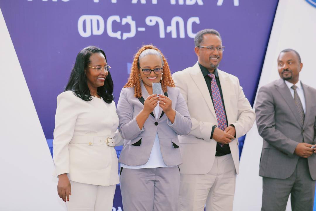 You are currently viewing በመዲናዋ በ2017 በጀት ዓመት የላቀ አፈፃፀም ያመጡ ተቋማት ሽልማቱ ስራቸውን አብልጠው እንዲተጉ ስንቅ እንደሚሆናቸው ገለፁ