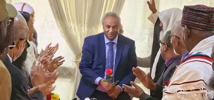 You are currently viewing የሀገር ሽማግሌዎች፣ አባገዳዎችና የንግዱ ማህበረሰብ ተወካዮች ከትግራይ ክልል ጊዜያዊ አስተዳደር አመራሮችና የተለያዩ የህብረተሰብ ተወካዮች ጋር በመቀሌ ውይይት እያደረጉ ነዉ