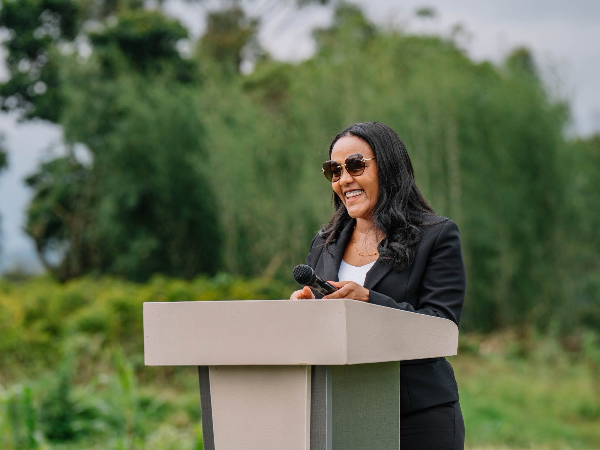 You are currently viewing ቀዳማዊት እመቤት ዝናሽ ታያቸው ጅማ ዞን፣ በሻሻ ከተማ ያስገነቡትን ሁለተኛ ደረጃ ትምህርት ቤት በዛሬው ቀን መርቀዋል