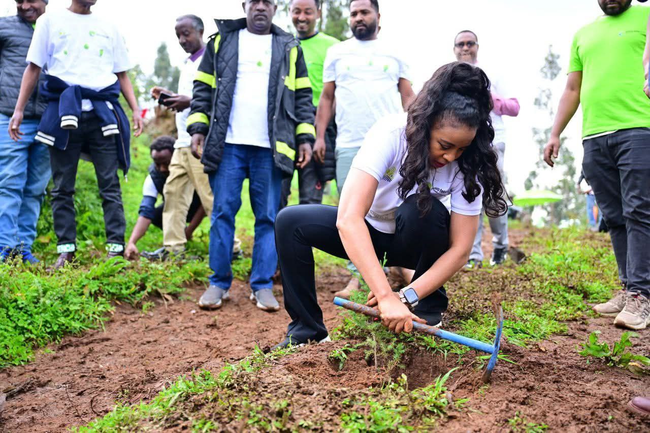 You are currently viewing የኢትዮ ቴሌኮም ሰራተኞችና አመራሮች የችግኝ ተከላ መርሐ ግብር አካሄዱ