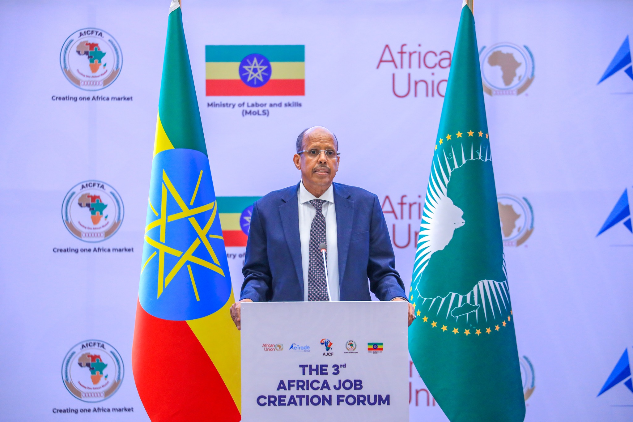 Read more about the article ኢትዮጵያ በጠቅላይ ሚኒስትር ዐቢይ አሕመድ (ዶ/ር) በሳል አመራር በአስደናቂ የለውጥ ጎዳና ላይ እንደምትገኝ የአፍሪካ ህብረት ኮሚሽን ሊቀመንበር መሀመድ አሊ የሱፍ ገለጹ