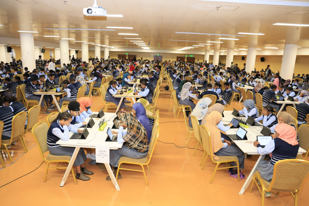You are currently viewing በአዲስ አበባ ከተማ በበይነ መረብ ሲሰጥ የቆየው የ2017 ትምህርት ዘመን የ12ኛ ክፍል መልቀቂያ ፈተና በስኬት ተጠናቀቀ