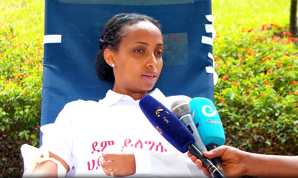 You are currently viewing የኢትዮጵያን ዳር ድንበር ለሚያስከብረው መከላከያ ሰራዊት ደም በመለገስ አጋርነታችንን በማሳየታችን ኩራት ይሰማናል ሲሉ የመንግስት ከፍተኛ የሥራ ሃላፊዎች ገለጹ
