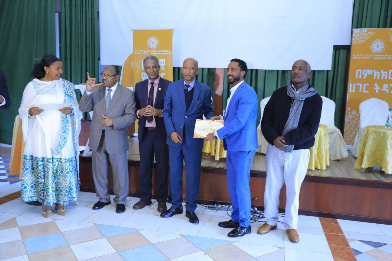 You are currently viewing አዲስ ሚዲያ ኔትዎርክ በሃገራዊ የምክክር ሂደትን ለህዝብ ተደራሽ በማድረግ ላበረከተዉ የጎላ አስተዋጽኦ እዉቅና አገኘ