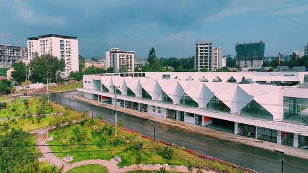 You are currently viewing በመዲናዋ የተገነቡ ዘመናዊ የመኪና ማቆሚያዎች እና ተርሚናሎች ቀደም ሲል ይስተዋል የነበረውን የትራፊክ መጨናነቅ ማስቀረት መቻላቸው ተገለፀ