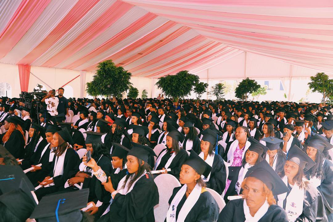You are currently viewing ለነገዋ የሴቶች የተሃድሶና ክህሎት ማበልጸጊያ ማዕከል 810 ሰልጣኞችን አስመረቀ