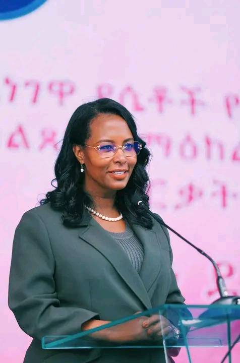 You are currently viewing ከንቲባ አዳነች አቤቤ በለነገዋ የሴቶች ተሀድሶና ክህሎት ማበልፀጊያ ማዕከል በተለያዩ ሞያዎች የሰለጠኑ 810 የ3ኛ ዙር ሰልጣኞች መርቀው ወደ ስራ አሰማሩ