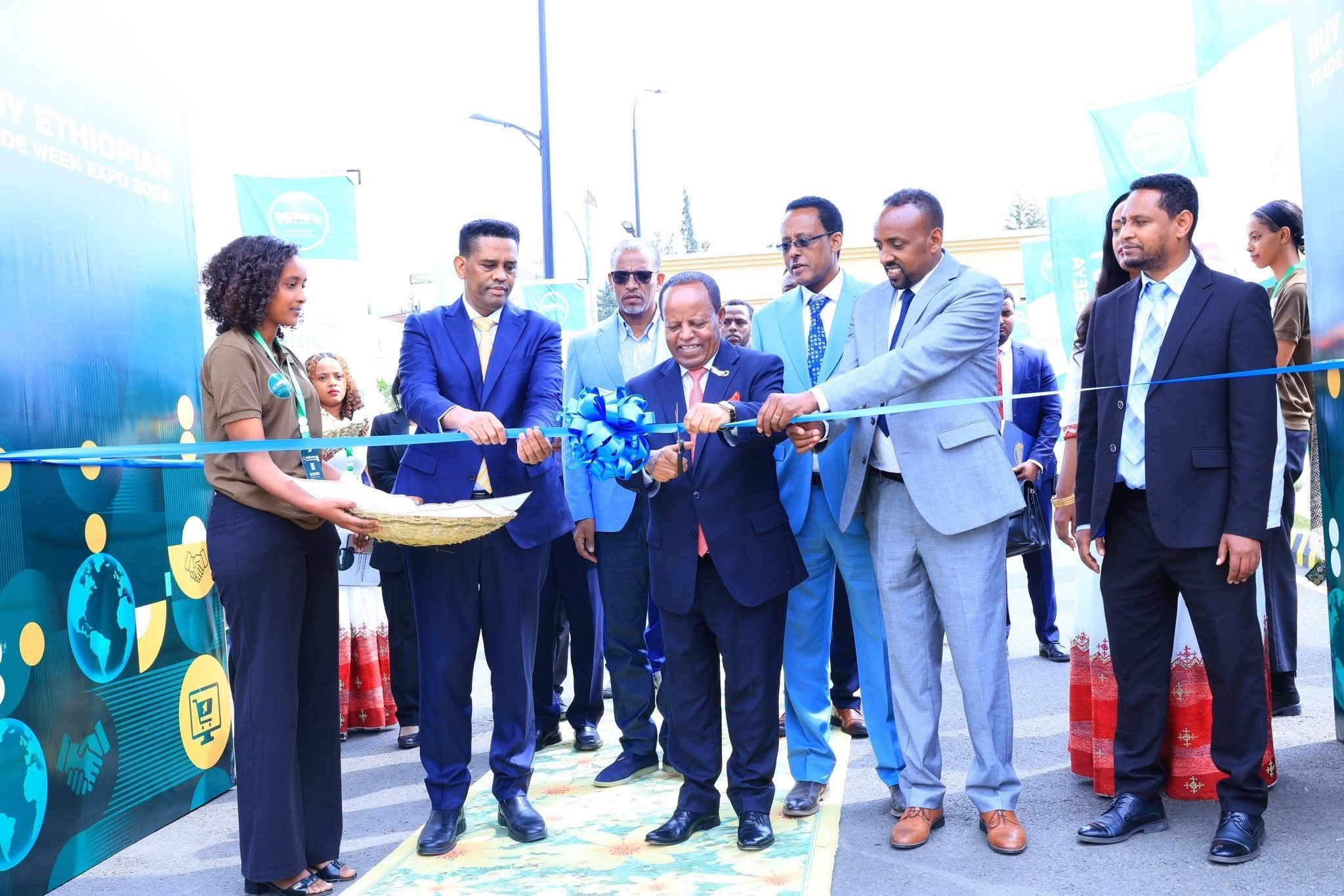 You are currently viewing የኢትዮጵያን ይግዙ መርህ የሀገርን ኢኮኖሚ በጠንካራ መሰረት ላይ ለማኖር የተጀመረውን የኢኮኖሚ ሪፎርም የሚያረጋግጥ መሆኑን ፕሬዝዳንት ታዬ አፅቀሥላሴ ገለፁ