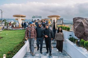 Read more about the article ጠቅላይ ሚኒስትር ዐቢይ አሕመድ ከብልጽግና ፓርቲ ምክር ቤት አባላት ጋር በመሆን አዲሱን እና ከእንጦጦ እስከ አራት ኪሎ ፕላዛ ተሠርቶ የተጠናቀቀውን ኮሪደር ጎበኙ