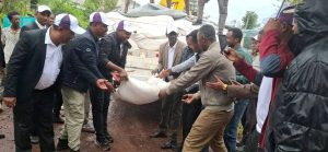 Read more about the article በደቡብ ምዕራብ ሸዋ በአዋሽ ወንዝ ሙላት ለተጎዱ ዜጎች ድጋፍ እየተደረገ ነው
