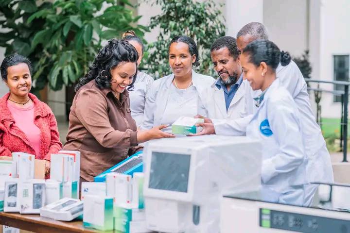 You are currently viewing የቀዳማዊት እመቤት ጽ/ቤት አዲስ አበባ ከተማ ለሚገኘዉ ብርሃን የአይነስውራን አዳሪ ሁለተኛ ደረጃ ት/ቤት የትምህርትና የህክምና ግብአቶችን በስጦታ አበረከተ