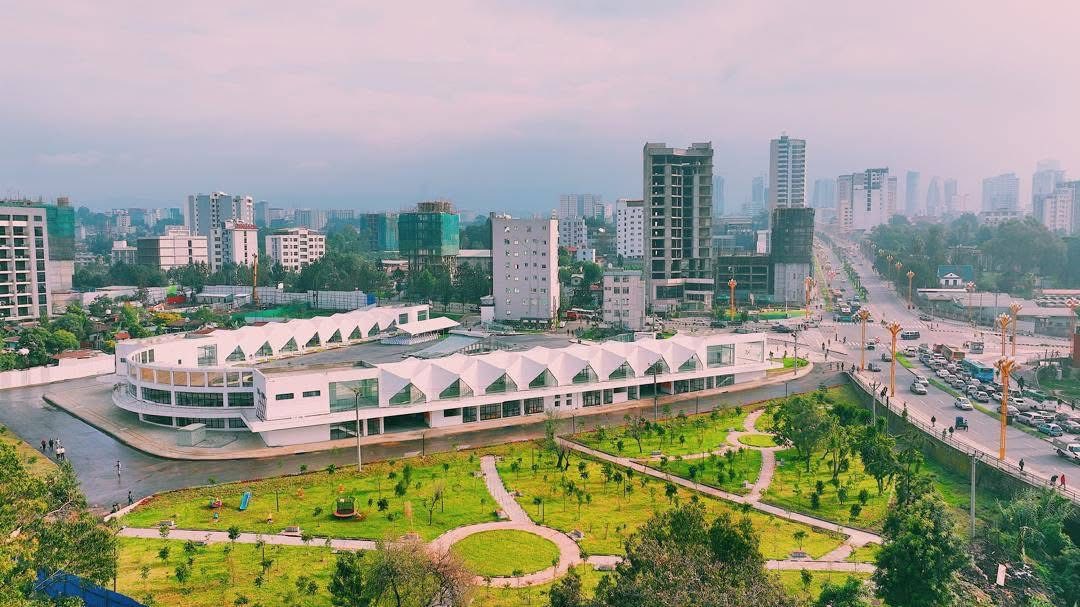 You are currently viewing የአዲስ አበባ ከተማ አስተዳደር ከንቲባ አዳነች አቤቤ በከተማዋ የተለያዩ አካባቢዎች የተገነቡ የተሽከርካሪ ማቆሚያዎች እና የገበያ ማዕከላትን መርቀው ስራ አስጀመሩ