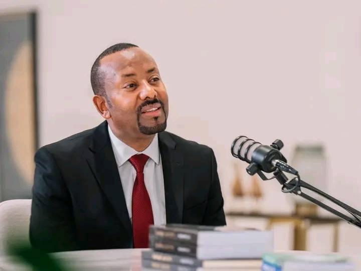 You are currently viewing የመንግስት እና የህዝብ አጋርነት አዲስ እሳቤ ሀገርን የሚያሻግሩ ስራዎች ማከናወን እንደሚያስችል በግልጽ ያሳየ መሆኑን ጠቅላይ ሚኒስትር ዐቢይ አሕመድ (ዶ/ር) ገለጹ
