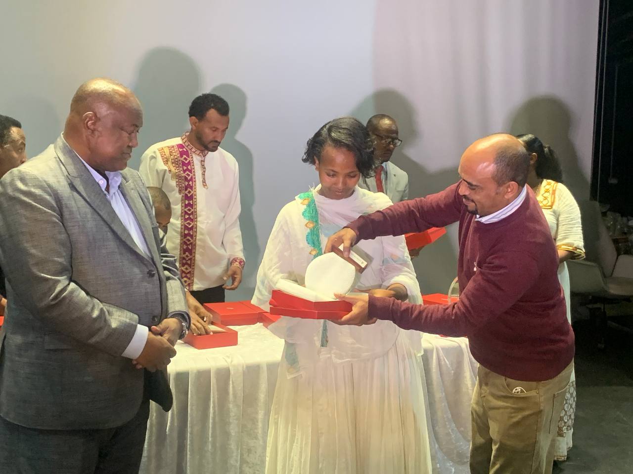 You are currently viewing በመዲናዋ ‎በ26 የተስፋ ብርሃን የምገባ ማዕከላት ከ36 ሺህ 600 በላይ የዕለት ጉርስ የሌላቸው ወገኖች በቀን አንድ ጊዜ የምገባ አገልግሎት እያገኙ ነዉ