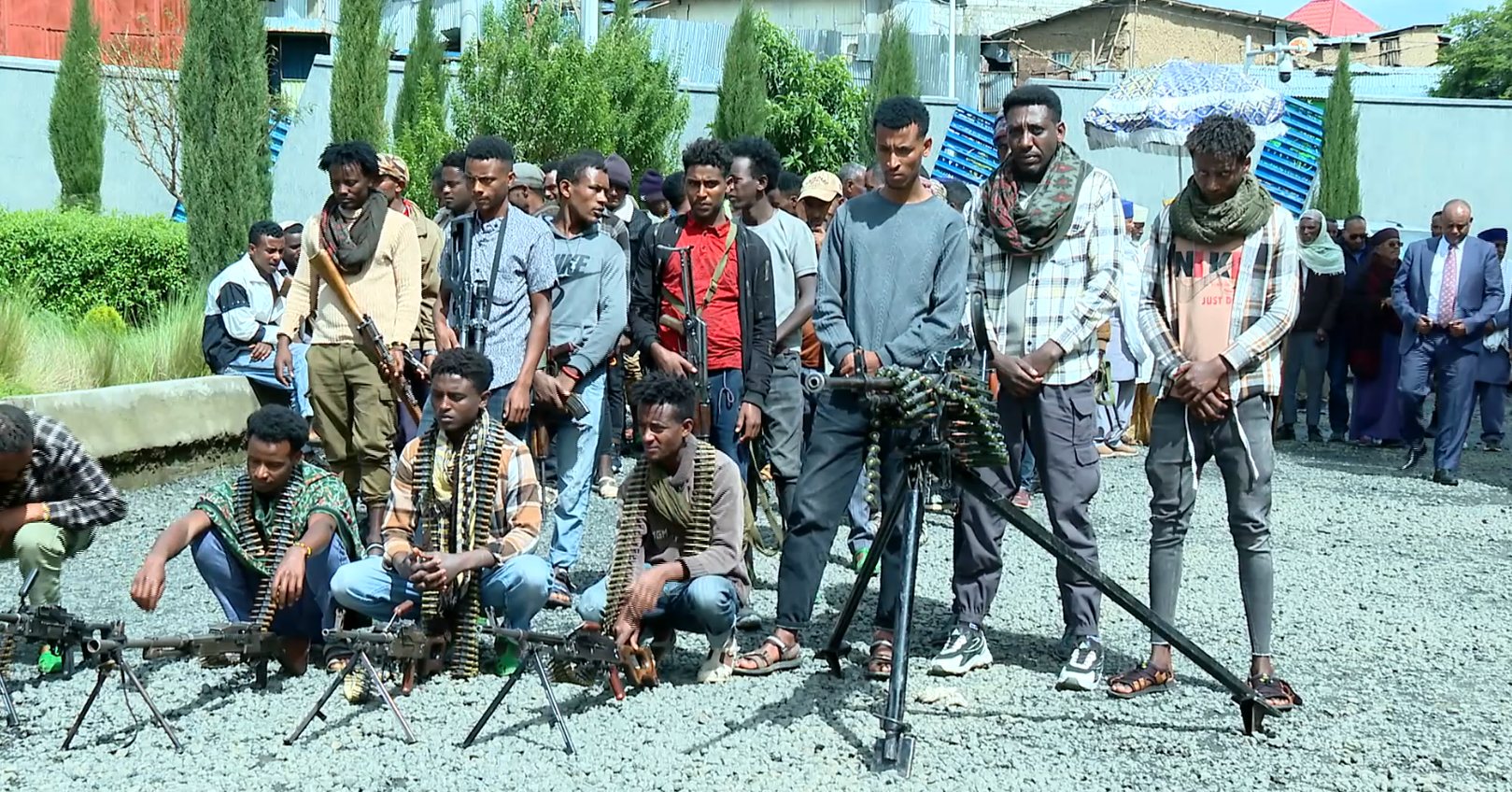 You are currently viewing በጫካ የሚንቀሳቀሱ ጽንፈኛ ኃይሎች የሰላም አማራጭ የተቀበሉትን የቀድሞ ታጣቂዎች ፈለግ ሊከተሉ እንደሚገባ ብርጋዴር ጄነራል አበባው ሰይድ ገለጹ