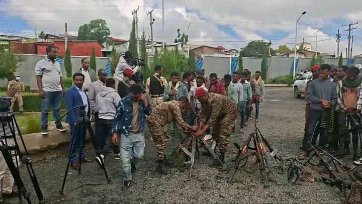 You are currently viewing ሰላማዊ አማራጭን የተከተሉና የሠለጠነውን መንገድ ለመሞከር የቆረጡ ታጣቂዎች ወደ ተሐድሶ ማዕከላት እየገቡ መሆኑን ምክትል ጠቅላይ ሚኒስትር አቶ ተመስገን ጥሩነህ ገለጹ