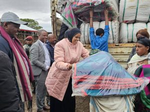 Read more about the article የአዋሽ ወንዝ ሙላት ባስከተለው ጎርፍ ጉዳት ለደረሰባቸው ወገኖች በተለያዩ አካላት እየተደረገ ያለው ድጋፍ አበረታች መሆኑ ተገለፀ