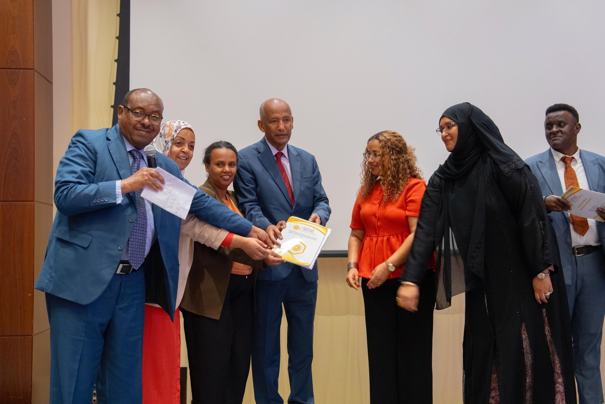 You are currently viewing በውጭ የሚኖሩ ኢትዮጵያውያንና ትውልደ ኢትዮጵያውያን በሀገራዊ ምክክሩ የአጀንዳ ማሰባሰብ ሂደት ንቁ ተሳትፎ እያደረጉ መሆኑን ኮሚሽኑ አስታወቀ