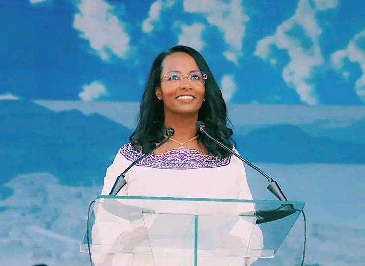 You are currently viewing ከንቲባ አዳነች አቤቤ በነቂስ ወደ አደባባይ በመትመም ደስታዉን ለገለፀዉ ብሔራዊ ጀግኖቹን ላመሰገነዉ መላዉ የአዲስ አበባ ነዋሪ ምስጋና አቀረቡ