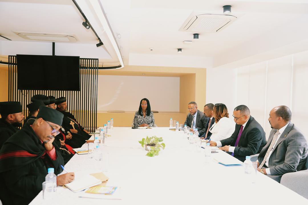 You are currently viewing የመስቀል በዓል በሰላም እንዲጠናቀቅ ለሌሎችም የአደባባይ ክብረ በአላት የሚያደርገዉን ድጋፍ የከተማዉ አስተዳደር እያደረገ መሆኑን ከንቲባ አዳነች አቤቤ ገለፁ