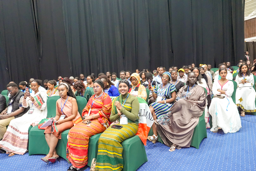 You are currently viewing የአየር ንብረት ለውጥ በአፍሪካ ላይ እያደረሰ ያለውን ዘርፈ ብዙ ተፅዕኖ ለመቀልበስ ኢትዮጵያ ግንባር ቀደም ተምሳሌት መሆኗን ምክትል ጠቅላይ ሚኒስትር ተመስገን ጥሩነህ ተናገሩ