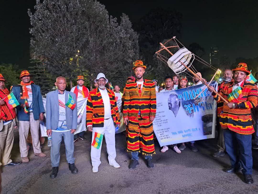 You are currently viewing በመስቀል አደባባይ ትይንተ-ህዝብ በመተላለፍ ላይ ካሉ መልዕክቶች