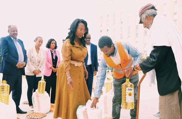 You are currently viewing በህብር ቀን ለ500 ሺህ የከተማዋ ነዋሪዎች ማዕድ ማጋራታቸውን ከንቲባ አዳነች አቤቤ ገለፁ