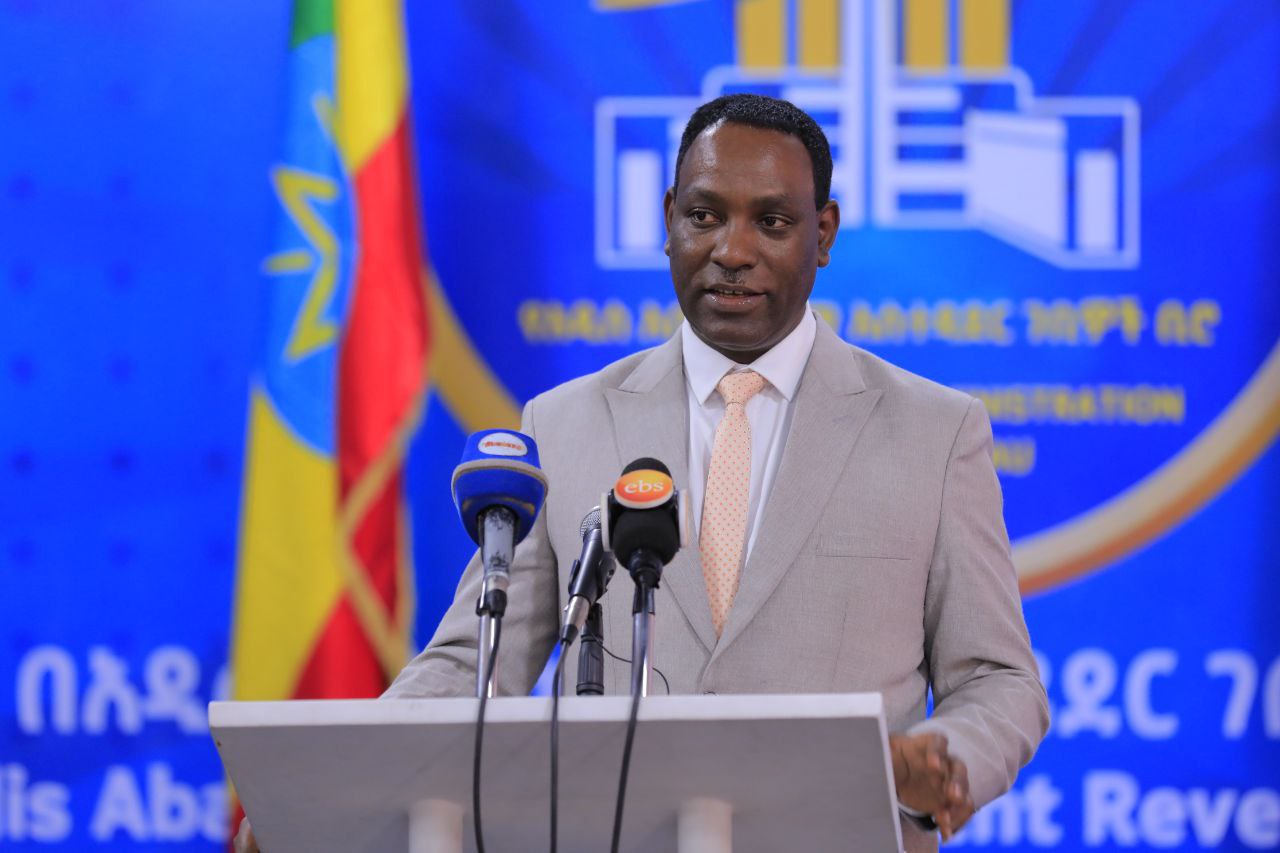 You are currently viewing ወደ ከተማዋ የሚገቡና የሚወጡ ማንኛውም ደረቅ ጭነትና የተለያዩ ሸቀጣ ሸቀጦች የጫኑ ተሽከርካሪዎች ደረሰኝ ስለመያዛቸው ቁጥጥር እያደረገ እንደሚገኝ ገቢዎች ቢሮ አስታወቀ