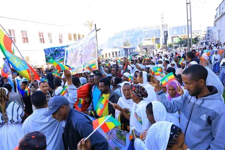You are currently viewing በአማራ ክልል የተለያዩ ከተሞች የሕዳሴ ግድብ መጠናቀቅን አስመልክቶ ሕዝባዊ የድጋፍ ሰልፍ እየተካሄደ ነው