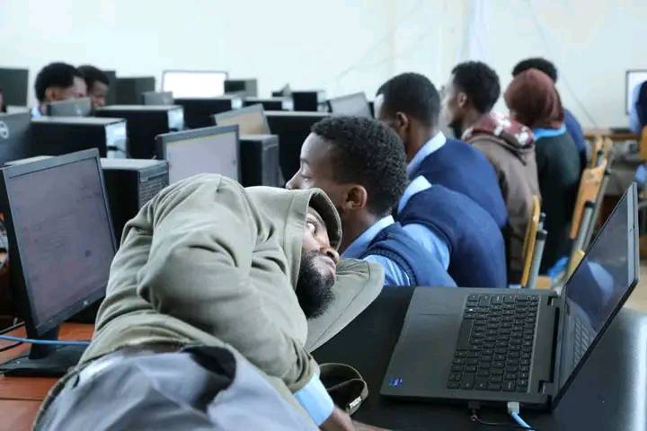You are currently viewing ከህመም ጋር ታግሎ ፈተናን በድል የተወጣው “አሉዲን”