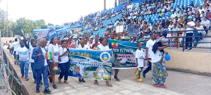 You are currently viewing የሕዳሴ ግድብ በስኬት መጠናቀቁን ተከትሎ የድሬዳዋ ነዋሪዎች ደስታቸውን በድጋፍ ሰልፍ እየገለፁ ነው