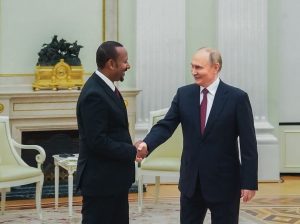 Read more about the article ጠቅላይ ሚኒስትር ዐቢይ አሕመድ (ዶ/ር) የኃይል ማመንጫ፣ ግብርና፣ የጤና ጥበቃ ልማት እና የመከላከያ ትብብርን በተመለከተ ከፕሬዝዳንት ቭላድሚር ፑቲን ጋር ተወያዩ
