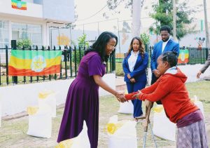 Read more about the article በማዕድ ማጋራት ተግባር የተቸገሩትን የመርዳት እሴቶቻችንን እያዳበርንበት ነው ሲሉ ከንቲባ አዳነች አቤቤ ገለፁ